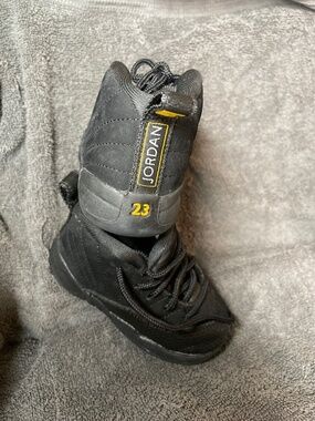 Toddler Nike sneakers